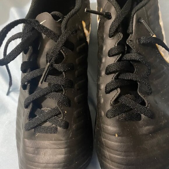 Nike Tiempo Youth Soccer Cleats - Picture 1 of 7